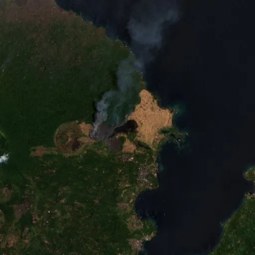 Incendio cerca de Bitung — Sentinel-2 true color