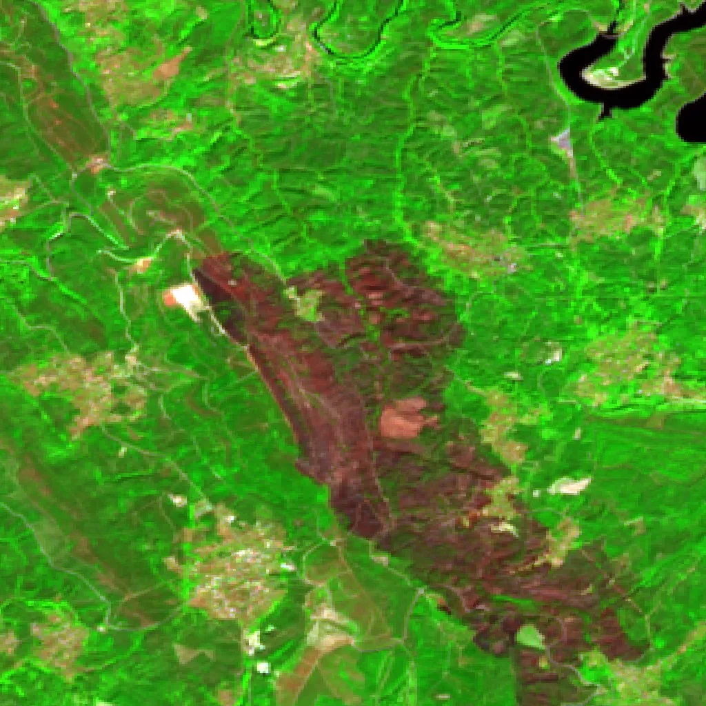 Wildfire near Poiares — Sentinel-2 SWIR (fuego)