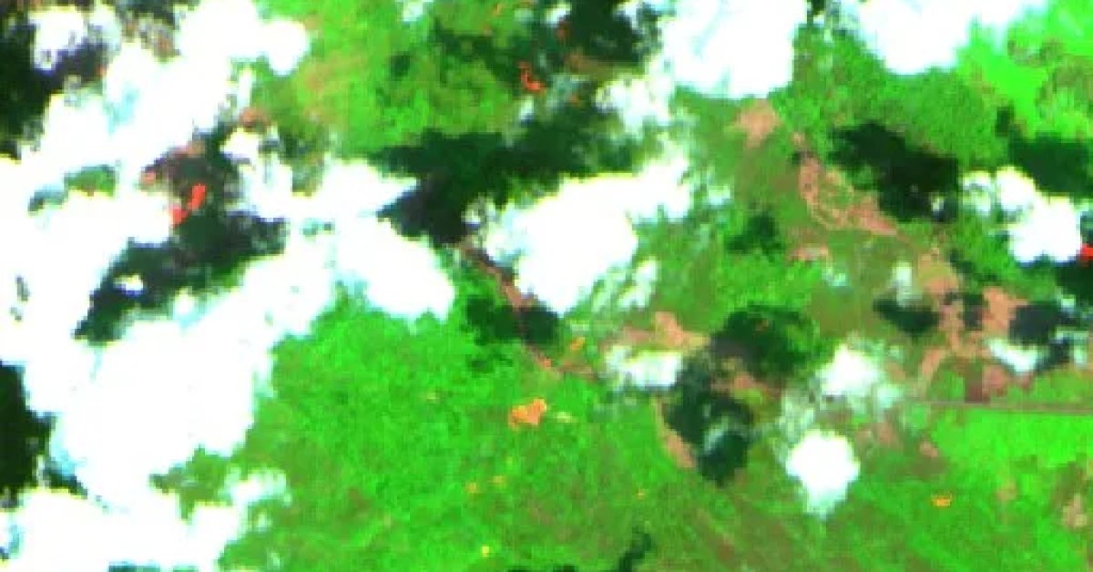 Wildfire near Manunggulama, ID (2026) — Map & Containment